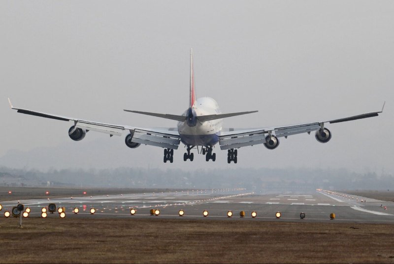 Размах крыльев у Боинга 747