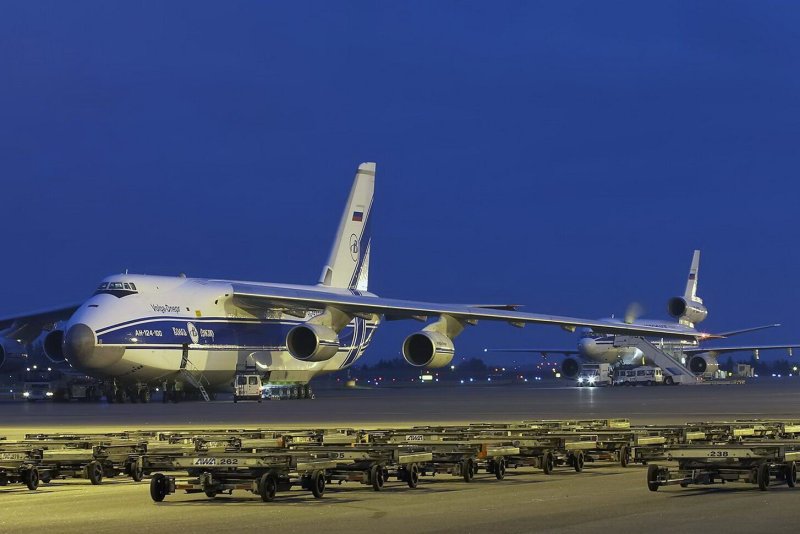 Грузовой самолет Боинг 747