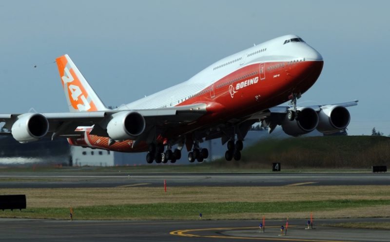 Боинг 747 800