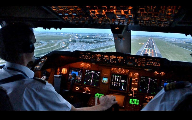 Кабина пилота самолета Боинг 747