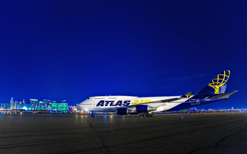 Боинг 747 в аэропорту