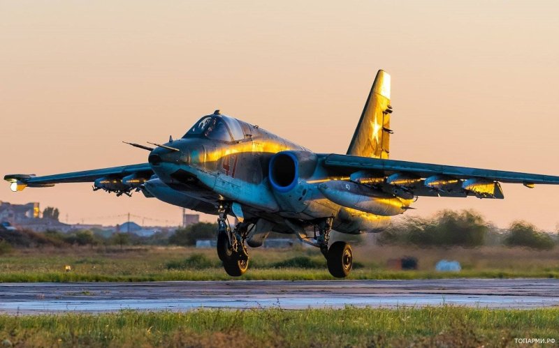 Самолёт-Штурмовик Су-25