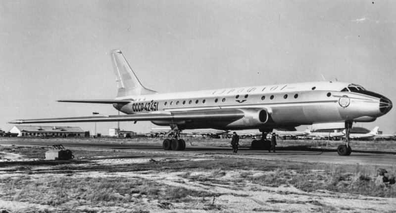 Самолет ту 104
