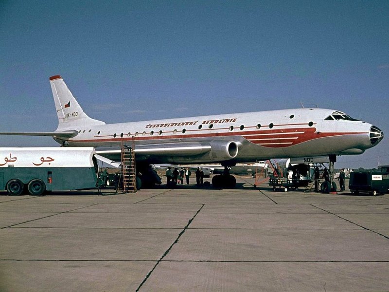 Пассажирский лайнер ту-104