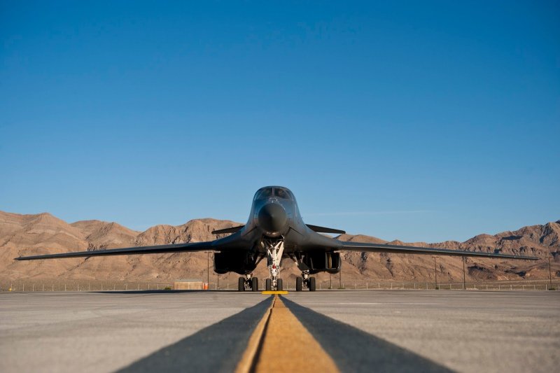 Rockwell b-1 Lancer бомбардировщики