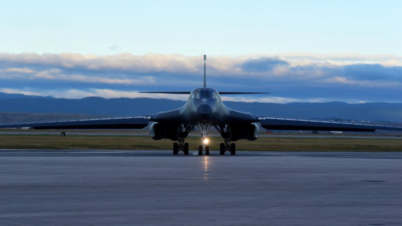 B-1b бомбардировщик