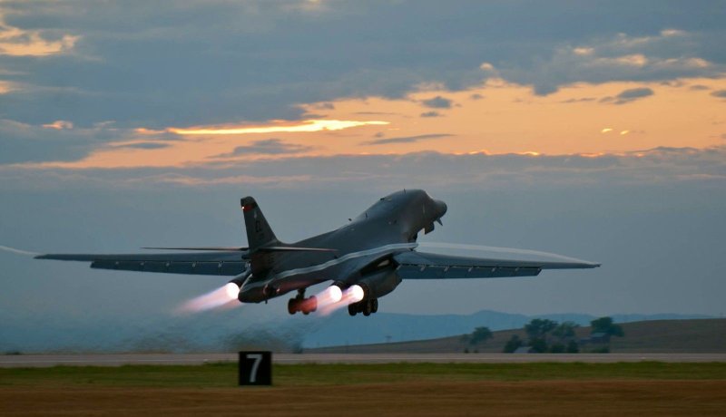 Бомбардировщик США Б-1б