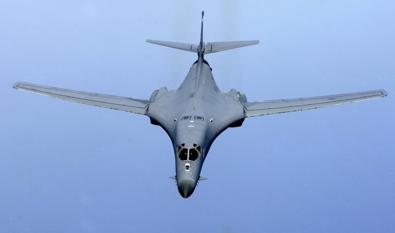 Бомбардировщик b-1b Lancer