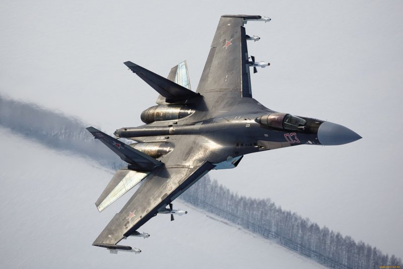 Истребитель Су-35
