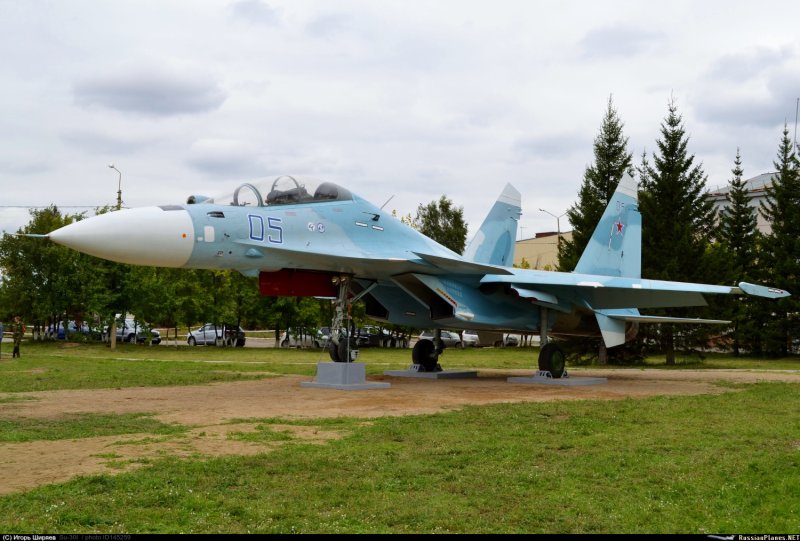Памятник самолет Су 30 Анапа