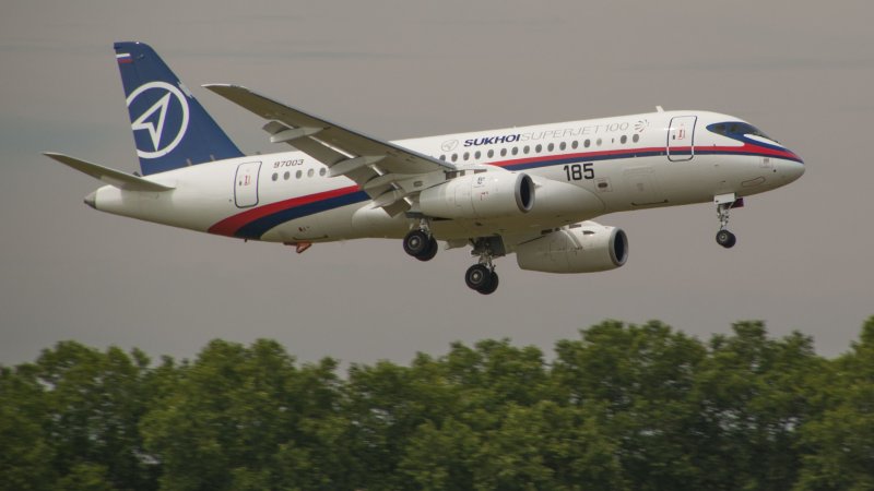 RRJ-95b-100 самолет