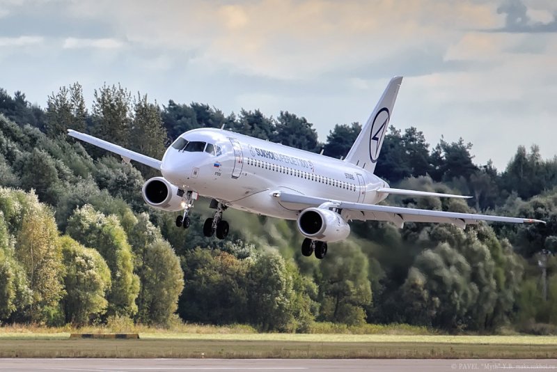 RRJ 95 самолет