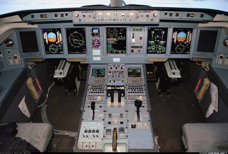 SSJ 100 кабина