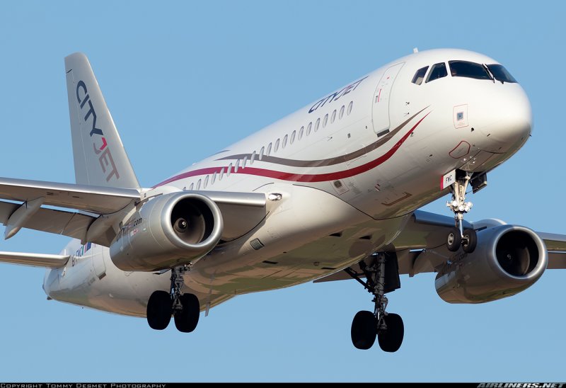 RRJ-95b самолет