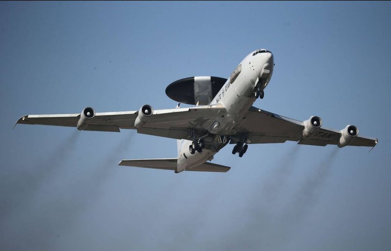 Стратегический самолет-разведчик RC-135 ВВС США