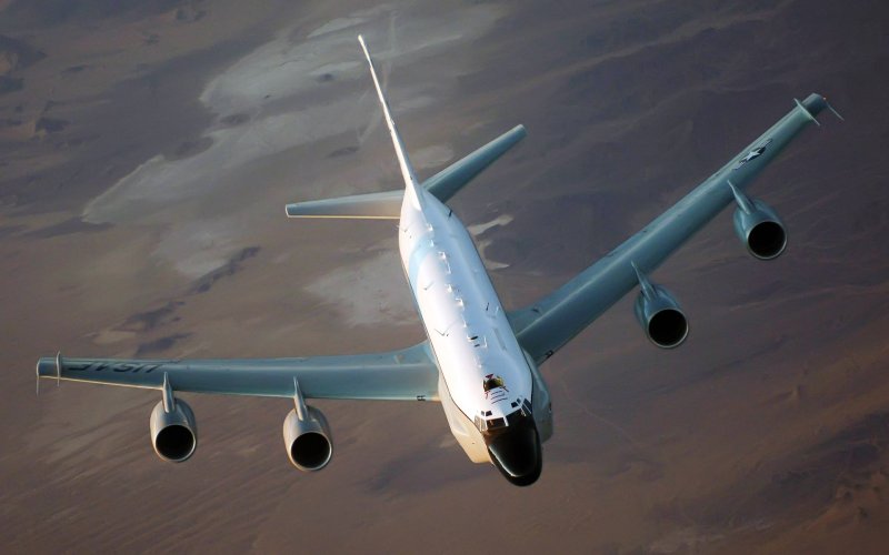 RC 135w самолет