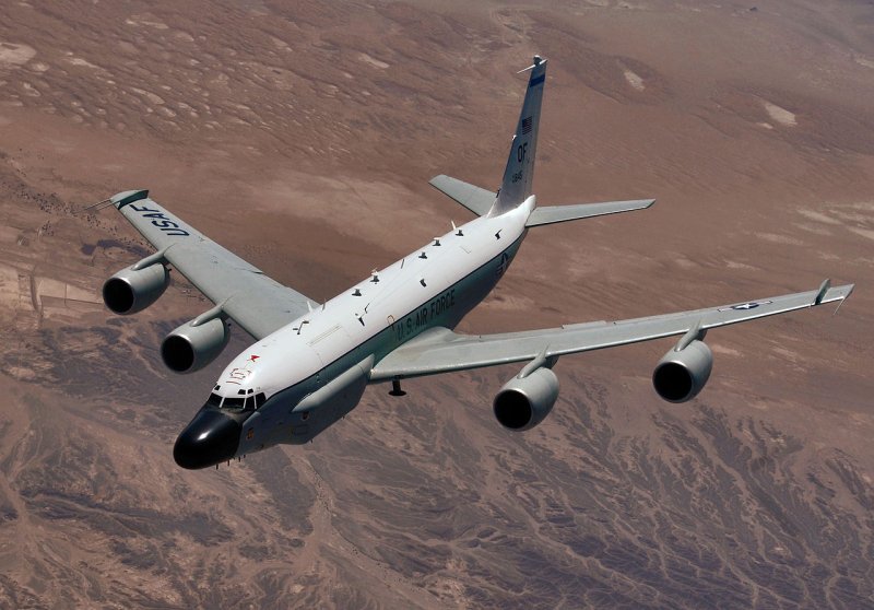 RC 135w самолет