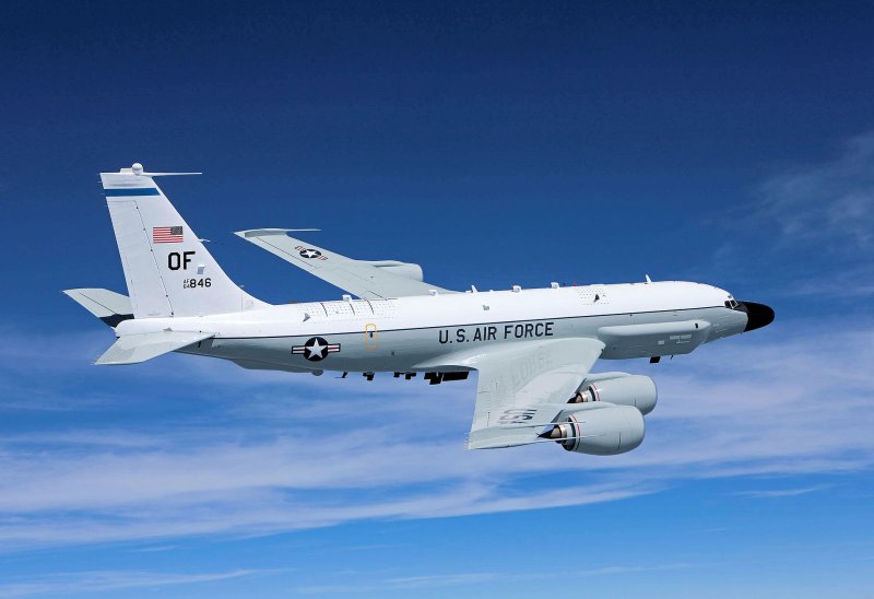 RC 135w самолет