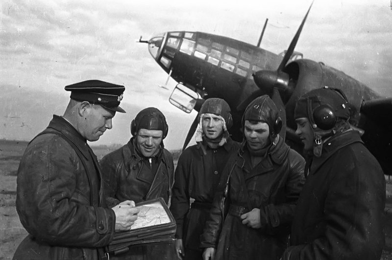 Ил-4 бомбардировщик экипаж