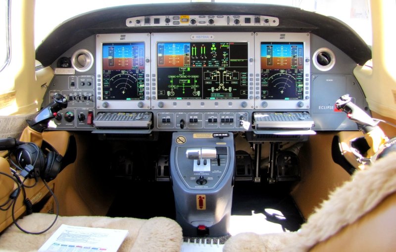 Eclipse 500 салон