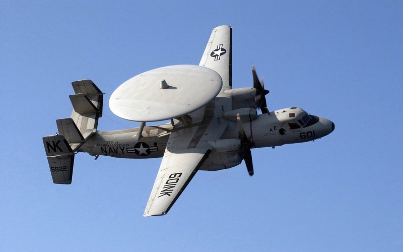 E-2 Hawkeye самолет