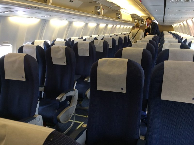 Boeing 737-800 салон эконом