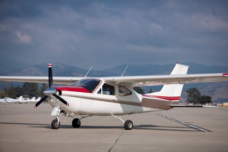 Самолет Cessna 172