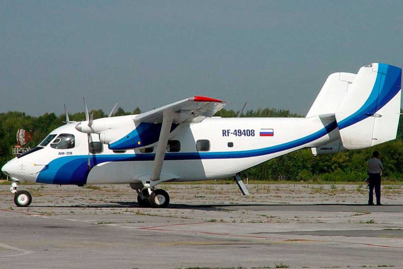 АН-28 пассажирский самолёт салон
