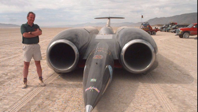 Thrust SSC (1228 км/ч ).