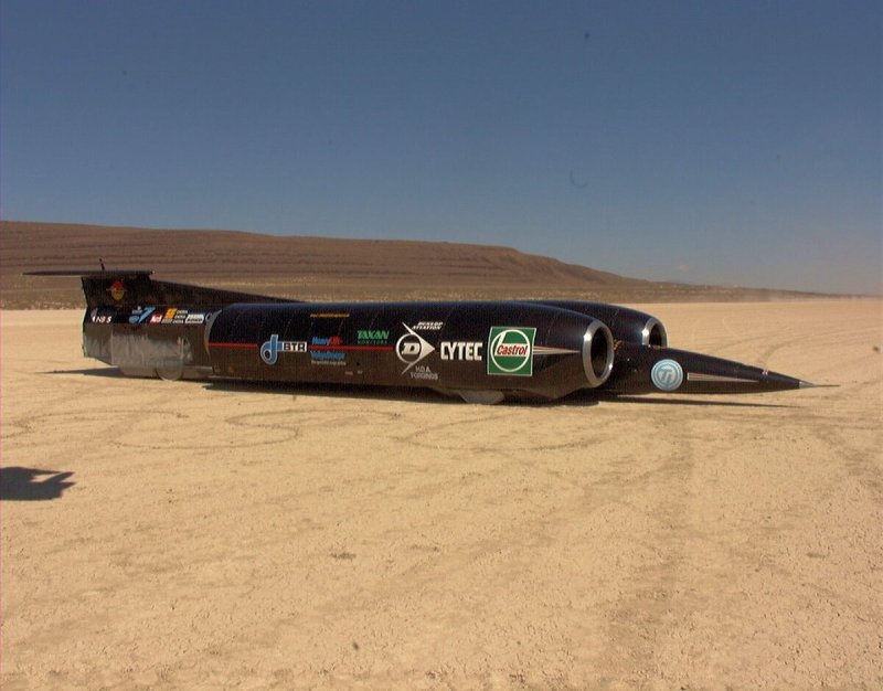 Thrust SSC (1228 км/ч ).