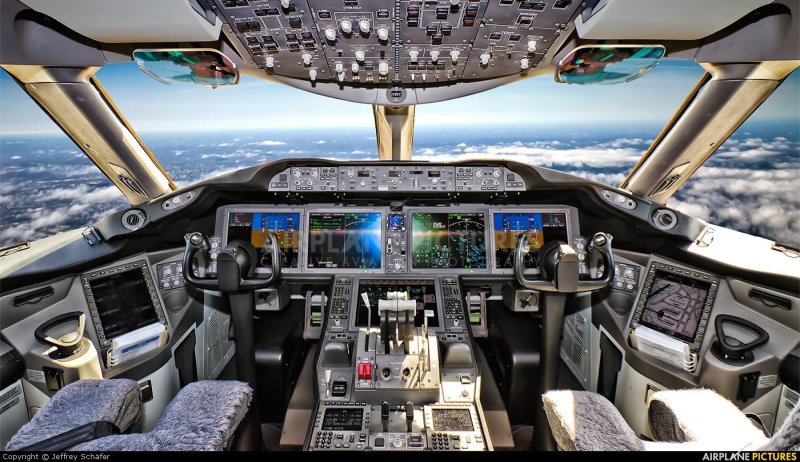 Кабина 787 Дримлайнер