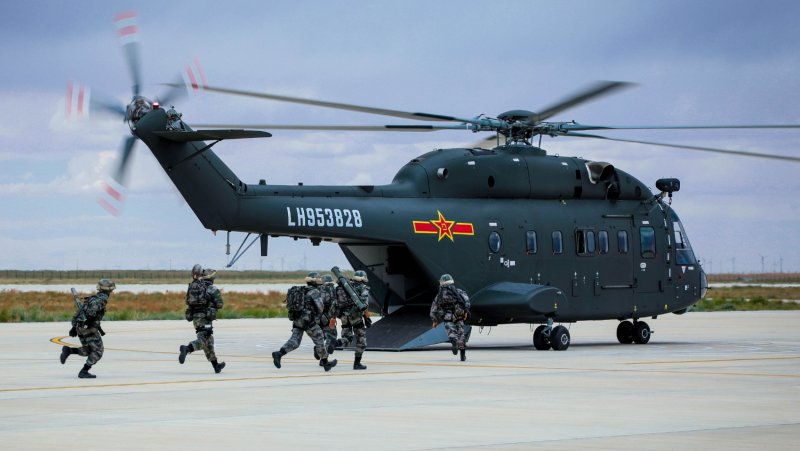 Z-8 вертолет