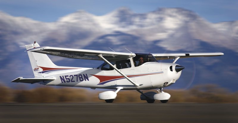 Самолет Cessna 172