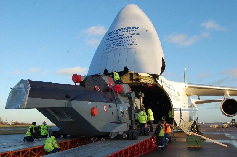АН-225 Мрия погрузка