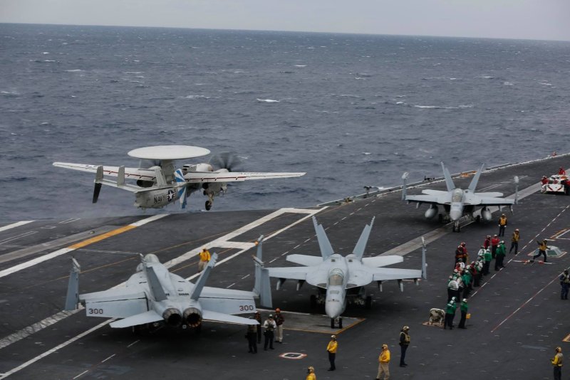 F 18 super Hornet на палубе