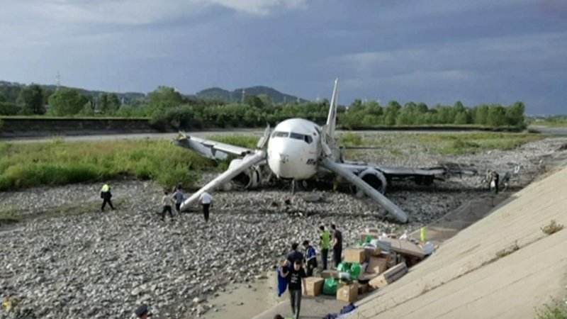 Боинг 737 ЮТЭЙР Сочи