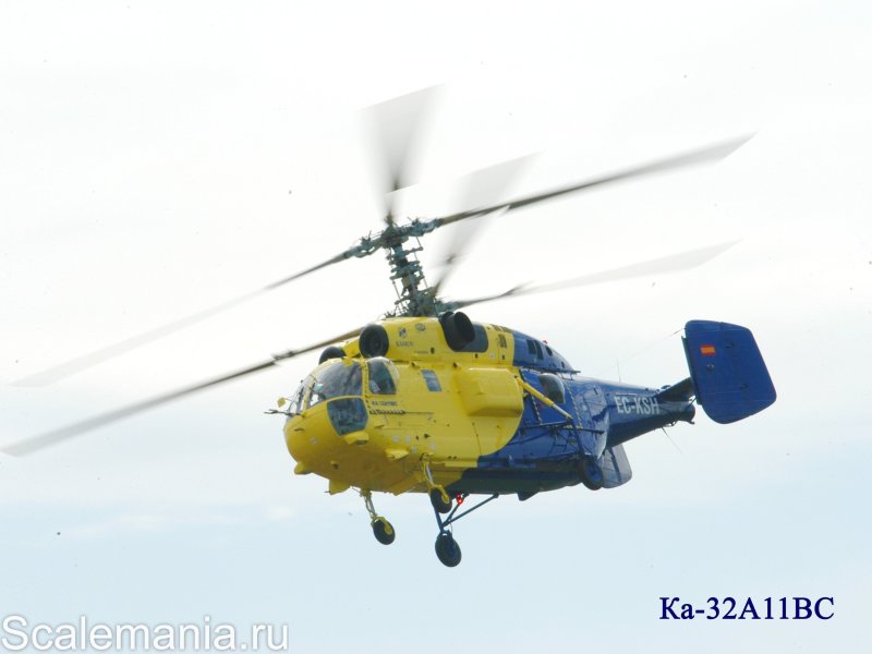 Военные вертолеты желтого цвета