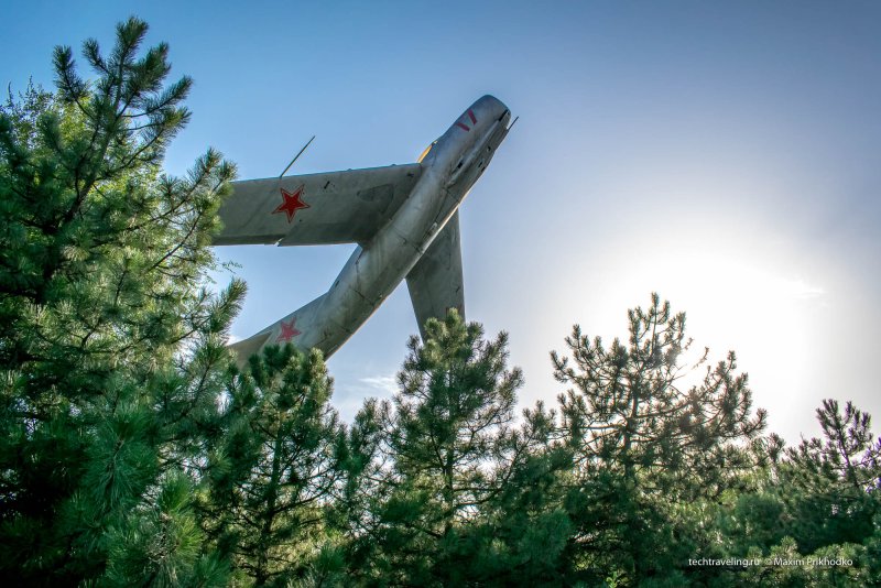 Памятник авиаторам миг-21 Кущевская