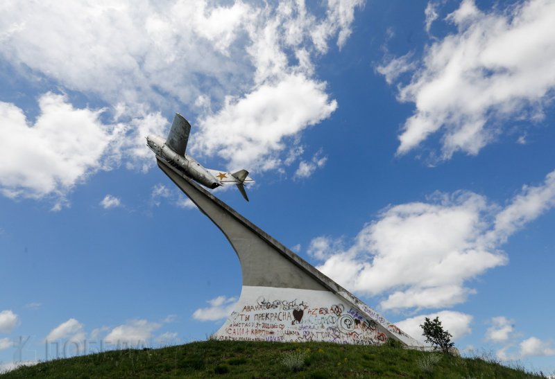 Памятник самолет в Кисловодске