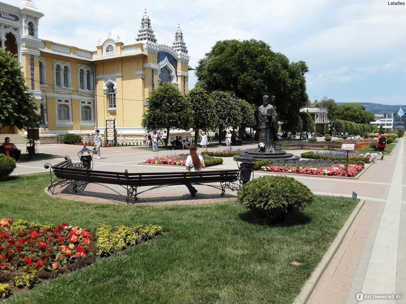 Кисловодск памятники на курортном бульваре