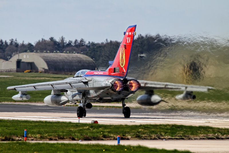 Tornado самолет