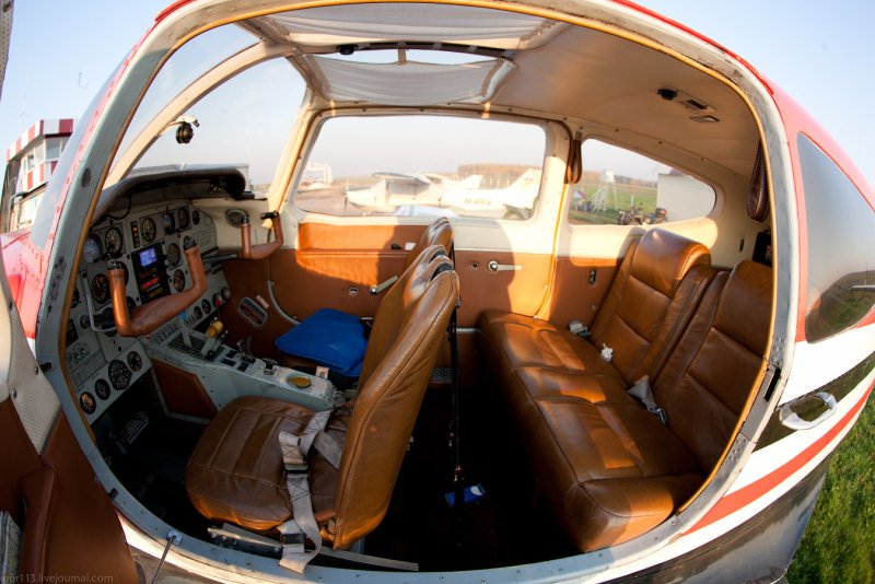 Cessna 177 кабина