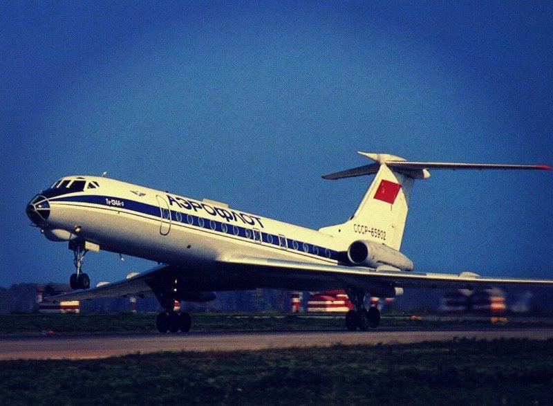 Ту-134 пассажирский самолёт