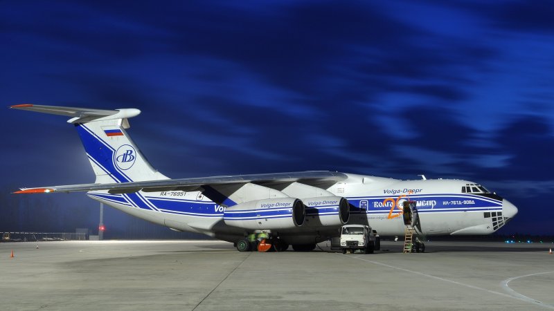 Самолет Волга-Днепр ил-76