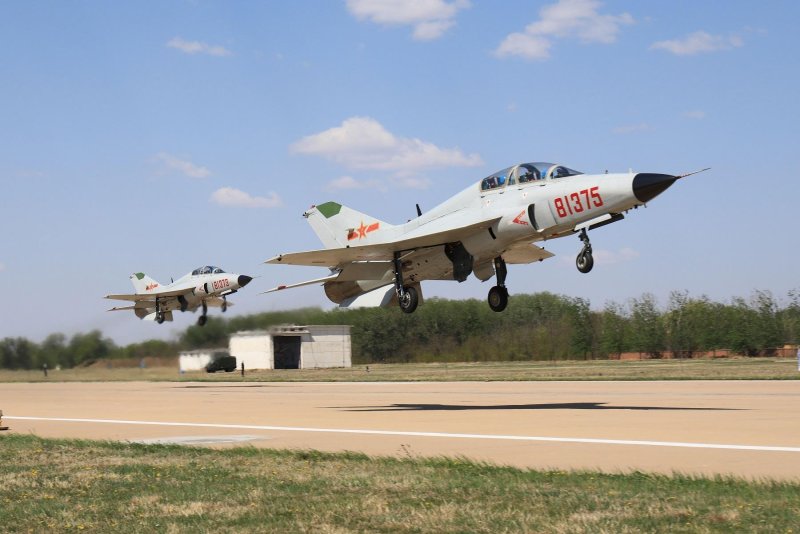Guizhou Jl-9 FTC-2000 Mountain Eagle