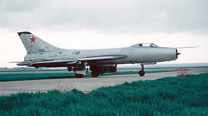 Истребитель-бомбардировщик Су-7б