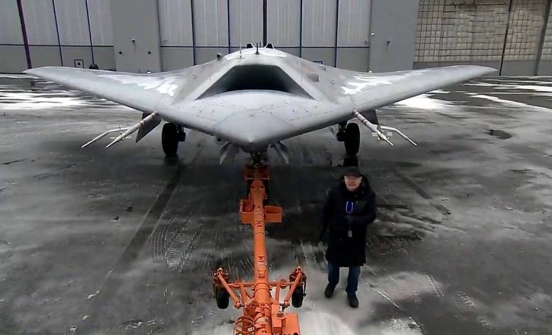 Российский ударный дрон с-70 "охотник"