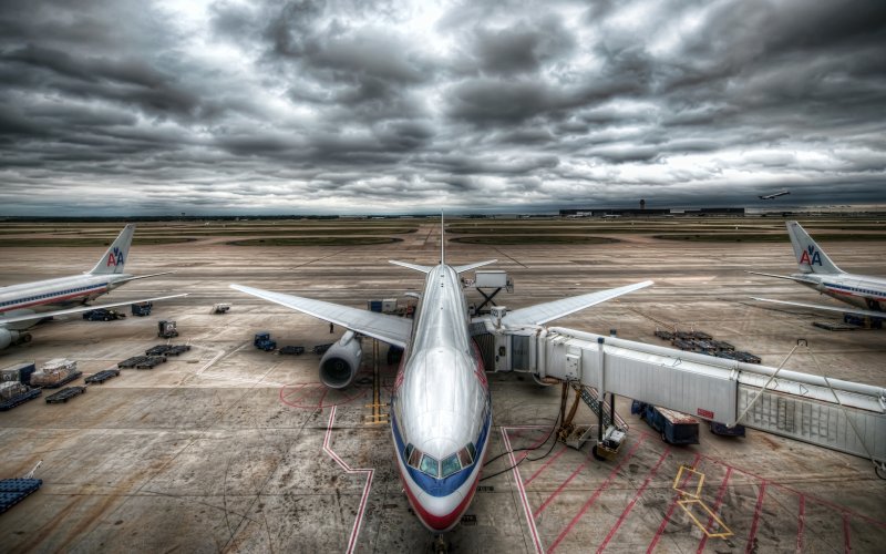 Боинг 777 в аэропорту