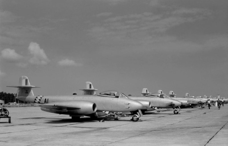 Gloster Meteor первый реактивный самолет