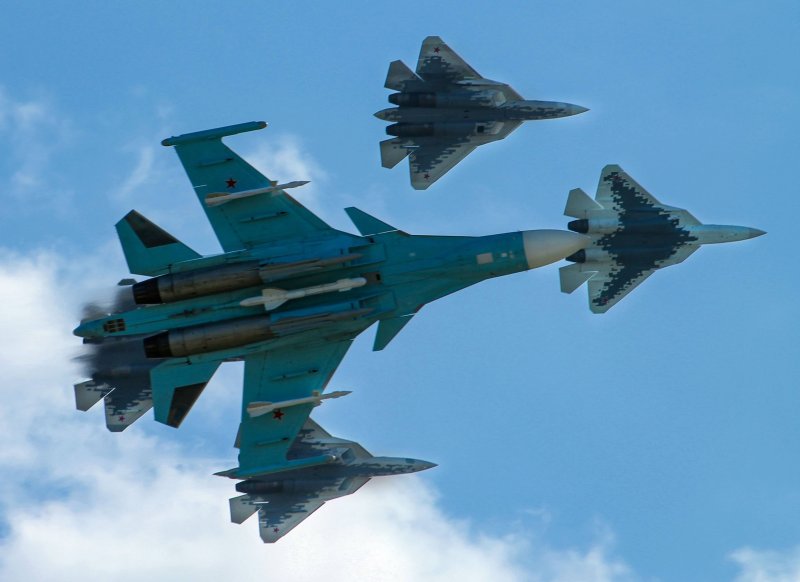 Военный самолет Су 34